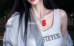 宝宝把腿抬得很高一点